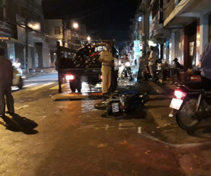 Bị một nhóm người truy đuổi, ô tô gây tai nạn liên hoàn