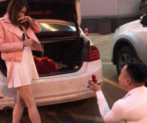 Chuyện tình vượt thử thách phía sau màn cầu hôn với 101 đóa hồng bên xe sang BMW