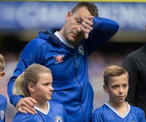 Mắt ngấn lệ, người cận vệ trung thành nói lời giã biệt Chelsea