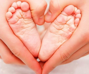 Nhấn vào 2 điểm này ở bàn chân, trẻ đang quấy khóc cỡ nào cũng nín ngay tức khắc