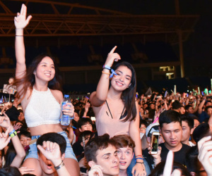 Những cô gái xinh đẹp, nóng bỏng trong đêm nhạc Hardwell