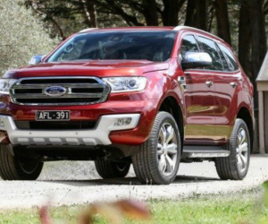 Ô tô Toyota giảm chưa từng có, Ford xuống giá ngay 130 triệu