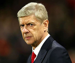 Wenger ở lại Arsenal, nhưng bị tước dần quyền lực