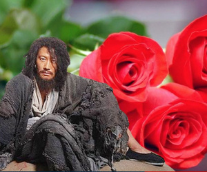 Được tặng một bó hoa hồng, gã ăn xin nhanh chóng trở thành người không ai ngờ đến!