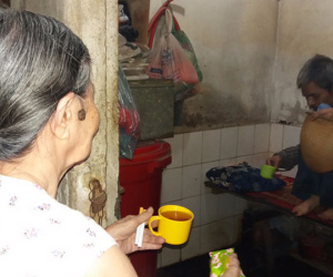 Hà Nội: Giữa thủ đô có một cụ bà 84 tuổi nuôi 2 con tâm thần bằng đồng lương hưu