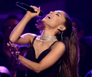 Sao thế giới bàng hoàng trước vụ nổ trong buổi diễn của Adriana Grande ở Manchester