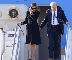 Bà Melania không nắm tay ông Trump khi hạ cánh xuống Italy