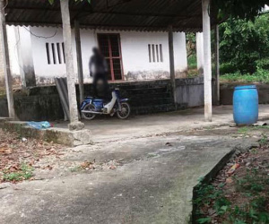 Thanh niên chết nhiều ngày trong tư thế treo cổ ở đình làng