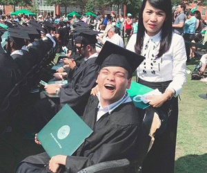 Du học sinh Việt bại não được vinh danh người hùng thầm lặng tại Mỹ nhờ lòng tốt và lối sống truyền cảm hứng