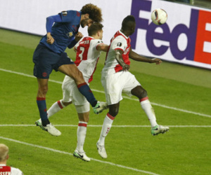Fellaini lập kỷ lục không chiến tại Europa League