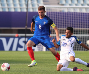 HLV Hoàng Anh Tuấn ái ngại cầu thủ của Lyon khi đấu U20 Pháp