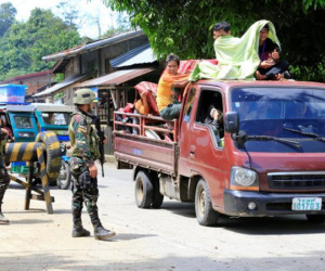 Phiến quân thân IS khiến hàng nghìn người Philippines sơ tán