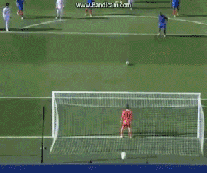 Tiền đạo U20 Pháp chơi chiêu với cú đá penalty kiểu panenka