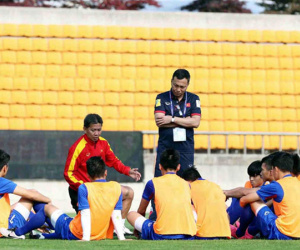 "U.20 Việt Nam đá đôi công với Pháp sẽ là một sai lầm"