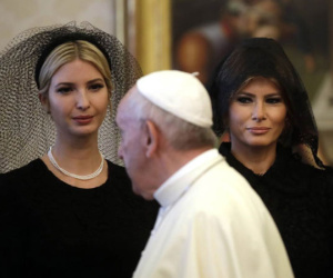Vì sao bà Melania trùm đầu khi gặp Giáo hoàng?