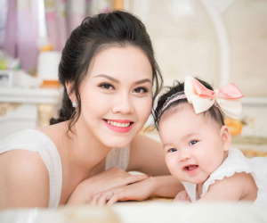 Đậu Thị Hồng Phúc tái xuất cùng con gái đáng yêu sau 5 năm "ở ẩn"