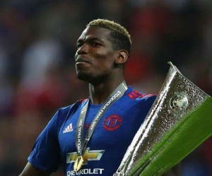 MU rộn ràng chia thưởng, Pogba khoe Griezmann đến Old Trafford