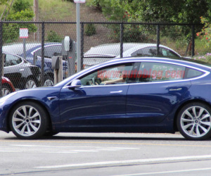 Tesla Model 3 bản thương mại xuất hiện trên đường