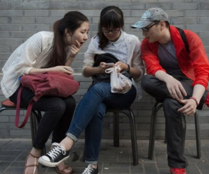 "Tiểu Hồng" - đội quân chuyên "ném đá" của Trung Quốc