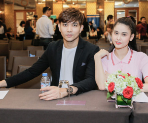 Tim và Trương Quỳnh Anh tình tứ sánh đôi trong sự kiện