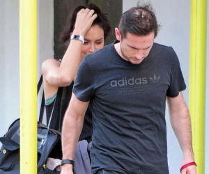 Tóc rụng nhanh, Lampard đang bị hói đầu nặng