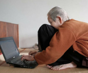 Bà cụ "sành Internet nhất Việt Nam" lên báo nước ngoài