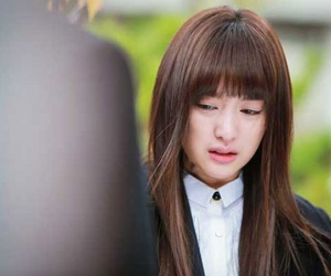 Bạn trai liên tục chuyển tiền cho tình cũ hơn một năm nay