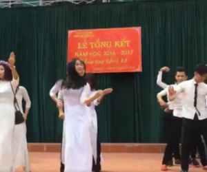 Tranh luận về học sinh lớp 12 "nhảy như lên sàn" sau lễ tốt nghiệp