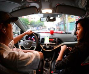 Từ "đại chiến" taxi: Sẽ khống chế lượng xe Uber, Grab