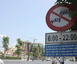 Biển cấm đã "hết hiệu lực" vẫn được cắm cả trăm cái tại TP.Vinh