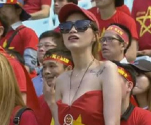 CĐV nữ Việt Nam 'bỗng dưng' nổi tiếng vì vẻ đẹp sexy sau trận đấu với U20 Honduras