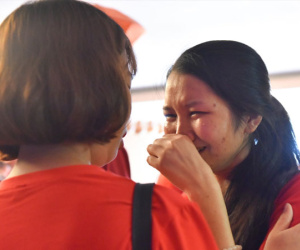 Cổ động viên khóc nức nở sau thất bại của U20 Việt Nam