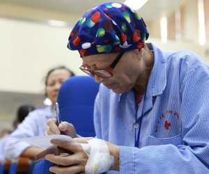 Con dâu mắc ung thư, mẹ chồng kỳ thị ngày nào cũng đến mắng chửi