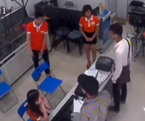 Điều tra nghi án dùng súng cướp cửa hàng điện thoại di động