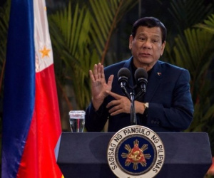 Ông Duterte lại bỡn cợt về cưỡng hiếp