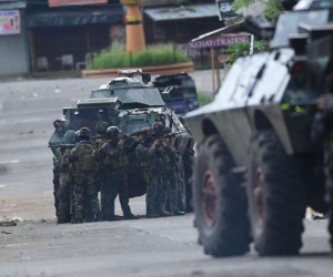 Philippines giao tranh ác liệt với phiến quân, 2.000 dân cầu cứu