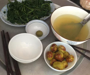 Đến nhà người yêu chơi, cô gái được đãi tiệc “1 quả cà ăn 3 bát cơm” khiến dân mạng choáng váng