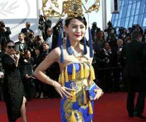 Dư luận Trung Quốc chỉ trích cô gái mặc váy long bào ở thảm đỏ Cannes