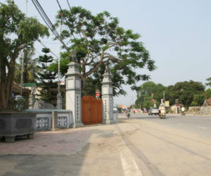 Hàng rào nhà thờ họ trồi ra quốc lộ ở Hà Tĩnh đã lùi vào trong 1,2 m