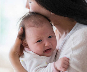 Mẹ chồng bắt con trai ngủ riêng phòng khi tôi vừa sinh cháu