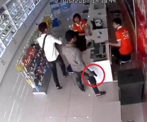 Nghi án dùng súng cướp cửa hàng điện thoại di động