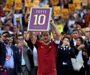 Totti chia tay Roma: 28 năm, 786 trận một tượng đài bất diệt
