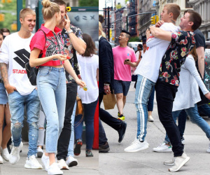 Justin Bieber bị bạn thân nhấc bổng dễ dàng giữa phố