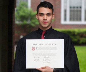 Từ chàng trai cọ toilet thuê đến sinh viên Đại học Harvard