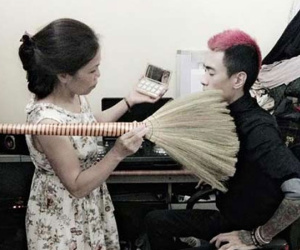Chân dung người mẹ "chất" nhất quả đất: Dạy con bằng cách bắt đi chơi net, "đẩy" vào đa cấp học kỹ năng mềm