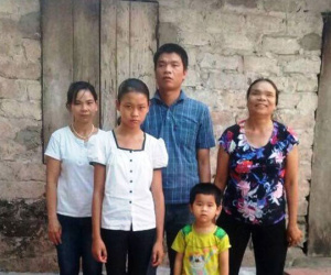 Ngôi nhà 4 đời bị mù nuốt nước mắt sống trong đại dương bóng tối