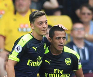 Oezil và Sanchez không ký hợp đồng mới với Arsenal