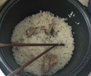 Chàng trai "nhọ" hơn cả Chí Phèo: Thèm bát cháo sườn lúc ốm đau, bạn gái đãi nguyên nồi cơm nát mặn chát