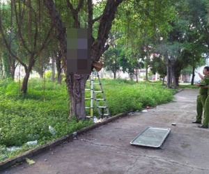 Người đàn ông treo cổ chết bất thường trong công viên