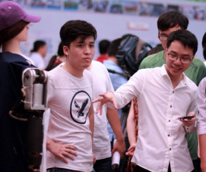 Sinh viên Bách khoa chế tạo robot như người thật